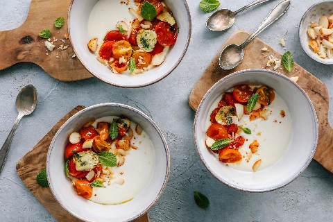 Ofen-Honigtomaten mit Feta-Dip