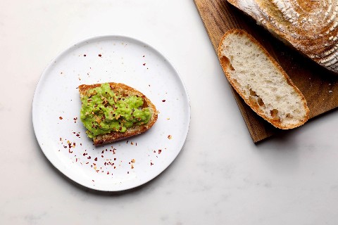 Toast à l'avocat et à l'ail