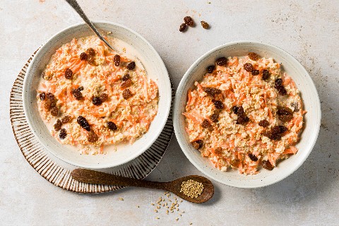 Porridge with carrots and sesame seeds