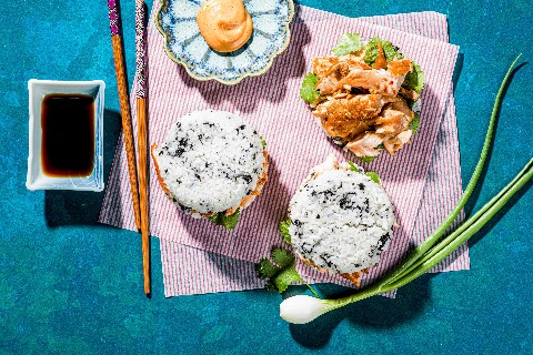 Bap burger al salmone (burger di riso)