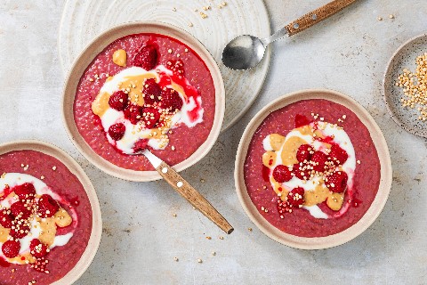 Porridge au beurre de cacahuètes et aux framboises