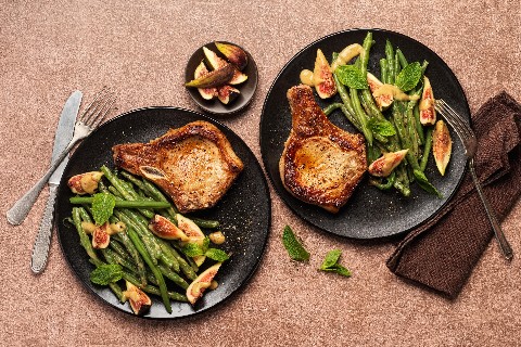 Salade de haricots verts aux figues avec côtelettes