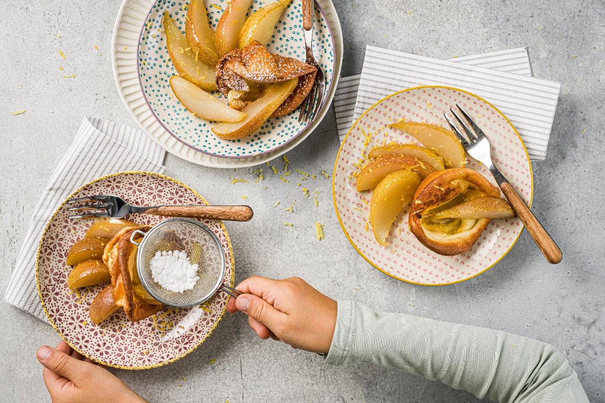 Mini Dutch baby pancakes with pears - Recipes | little FOOBY
