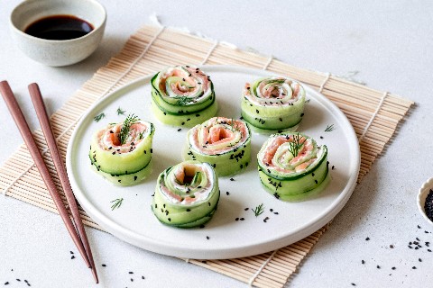 Rotolini di cetriolo e salmone