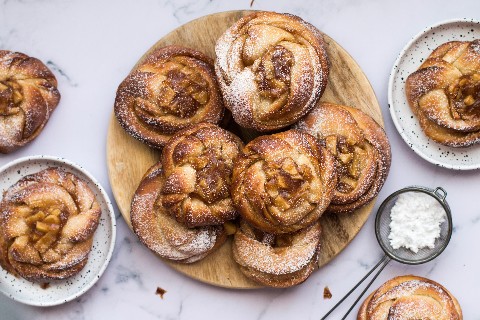 Cinnamon buns with apple & cinnamon filling