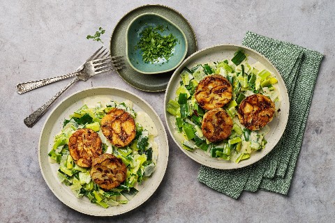 Lye bread dumplings with leek