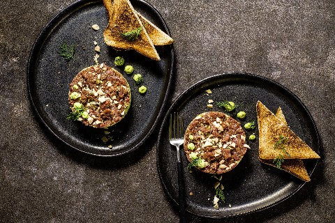 Beef tartare with truffle almonds