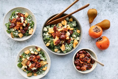 Insalata invernale di cavolo riccio con castagne