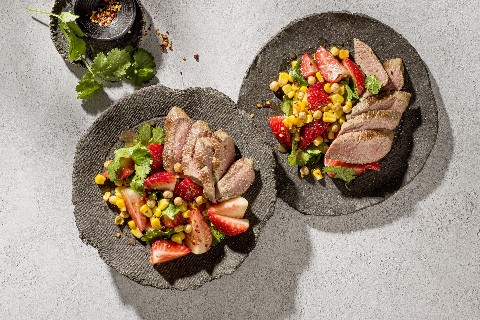 Filetto di agnello con insalata di fragole