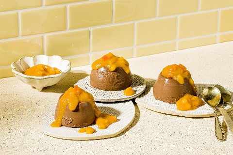 Schokoladen Panna cotta mit Kaki