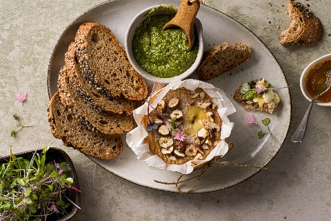 Baked cheese with pesto
