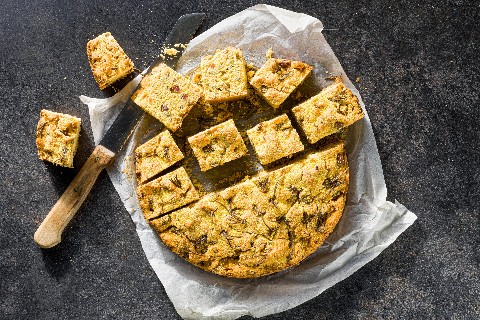 Cornbread with bacon and pears