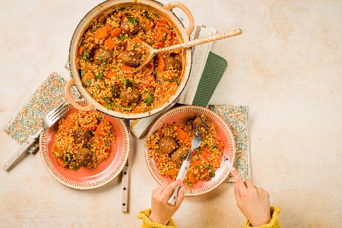 Pearl couscous et boulettes de viande hachée