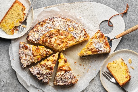 Torta alle mandorle e alle mirabelle