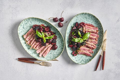 Entrecôte with cherry-blackberry salsa