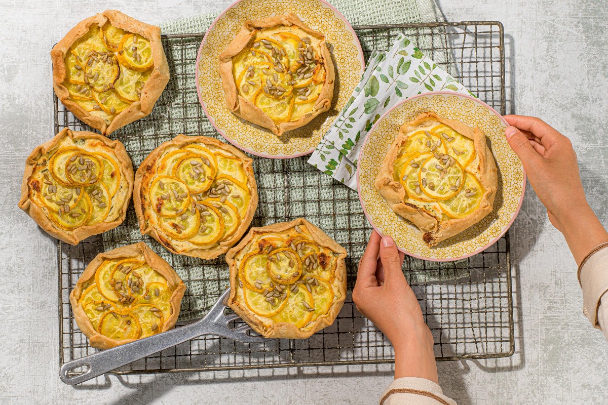 Mini courgette and cheese galettes - Recipes | little FOOBY