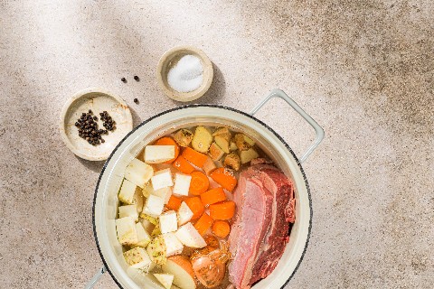 Selbstgemachte Rindsbouillon