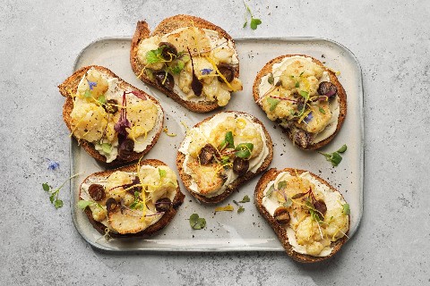 Cauliflower crostini