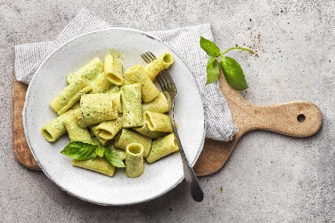 Pasta con aioli al basilico