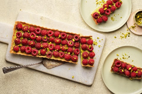 Pistachio tart with raspberries