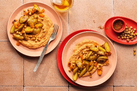Pommes de terre sur lit d’houmous aux poivrons