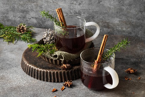 Blackcurrant & rosemary mulled wine