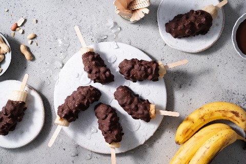 Bâtonnets glacés à la banane enrobés de chocolat