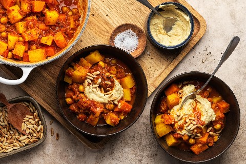 Gemüse-Eintopf mit Hummus