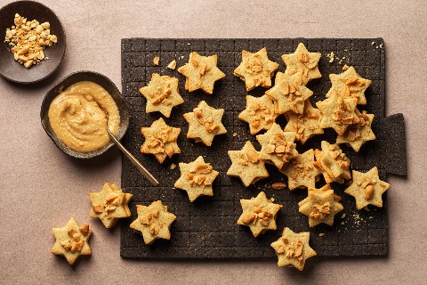 Star biscuits with peanut filling
