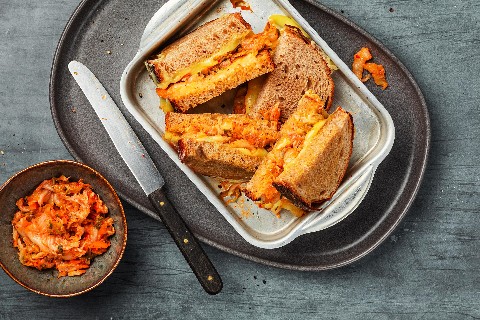 Sandwich au kimchi et au fromage