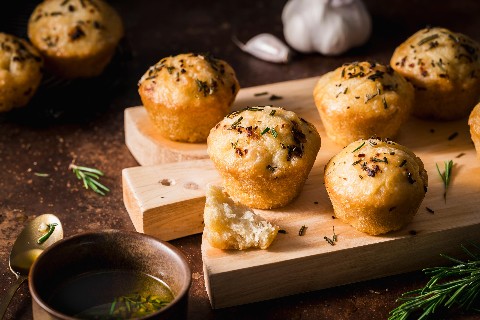 Muffins-focaccias à l'ail et au romarin