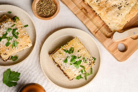 Mushroom bolognese pie