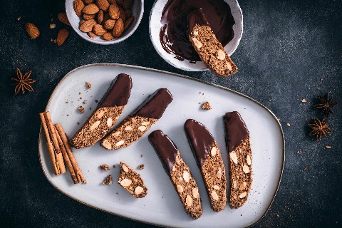 Cantucci al panpepato e cioccolato