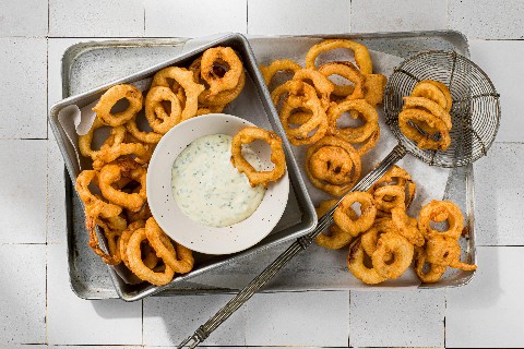 Anelli di cipolla con salsa dip
