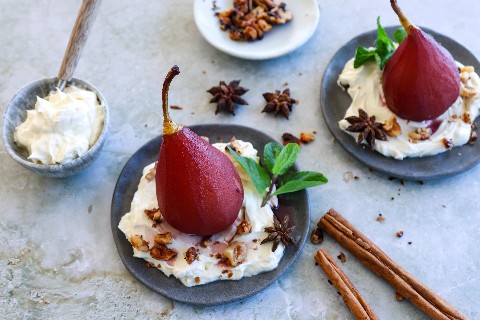 Mulled pears with vanilla mascarpone cream