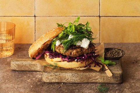 Burgers d'agneau à la harissa et au chou rouge