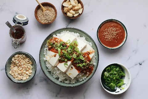 Seidentofu mit scharfer Sauce
