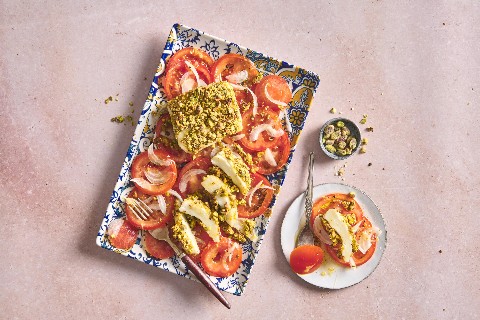 Pistazien-Halloumi mit Tomatensalat