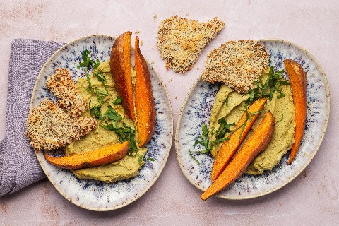 Houmous aux pistaches avec patates douces et champignons
