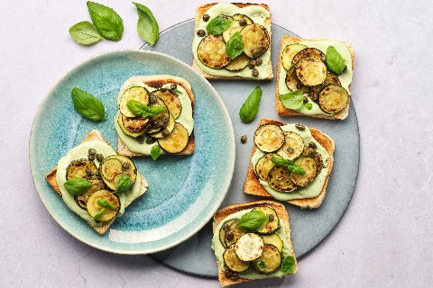 Zucchetti-Ricotta-Toasts