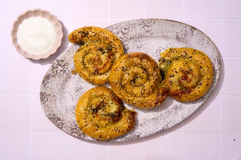 Börek de feuilles de riz aux épinards et à la feta