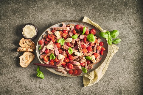 Beef steaks with tomatoes and mascarpone