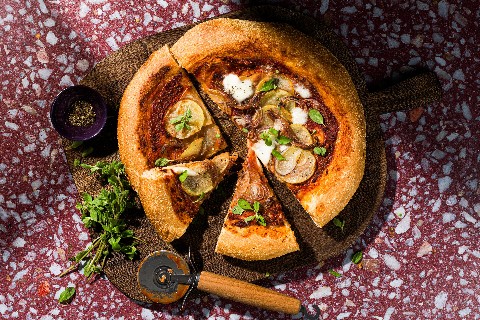 Pizzas aux pommes de terre et aux oignons