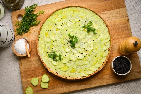Gâteau de pois chiches au concombre «Tuna Style»
