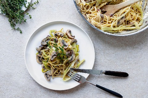 Noodle autunnali con miso e porro