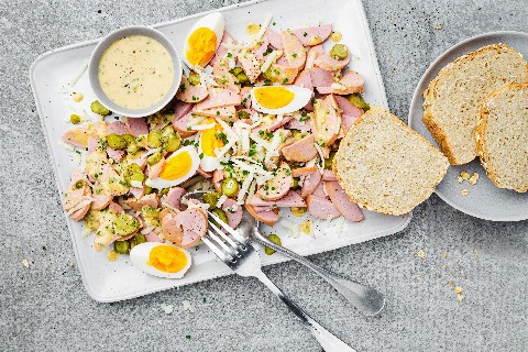 Salade de saucisse et pain à l'avoine