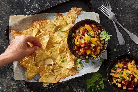 Cheese nachos with veggie chilli