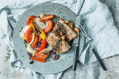 Rôti de viande hachée et légumes au four