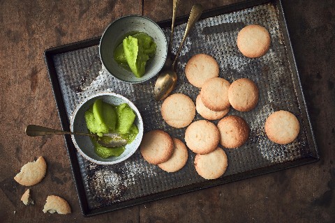Sorbet au basilic et biscuits au citron