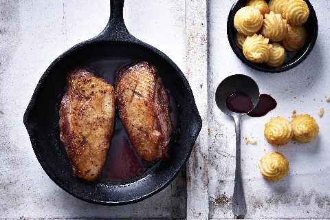 Magrets de canard et sauce au vin chaud